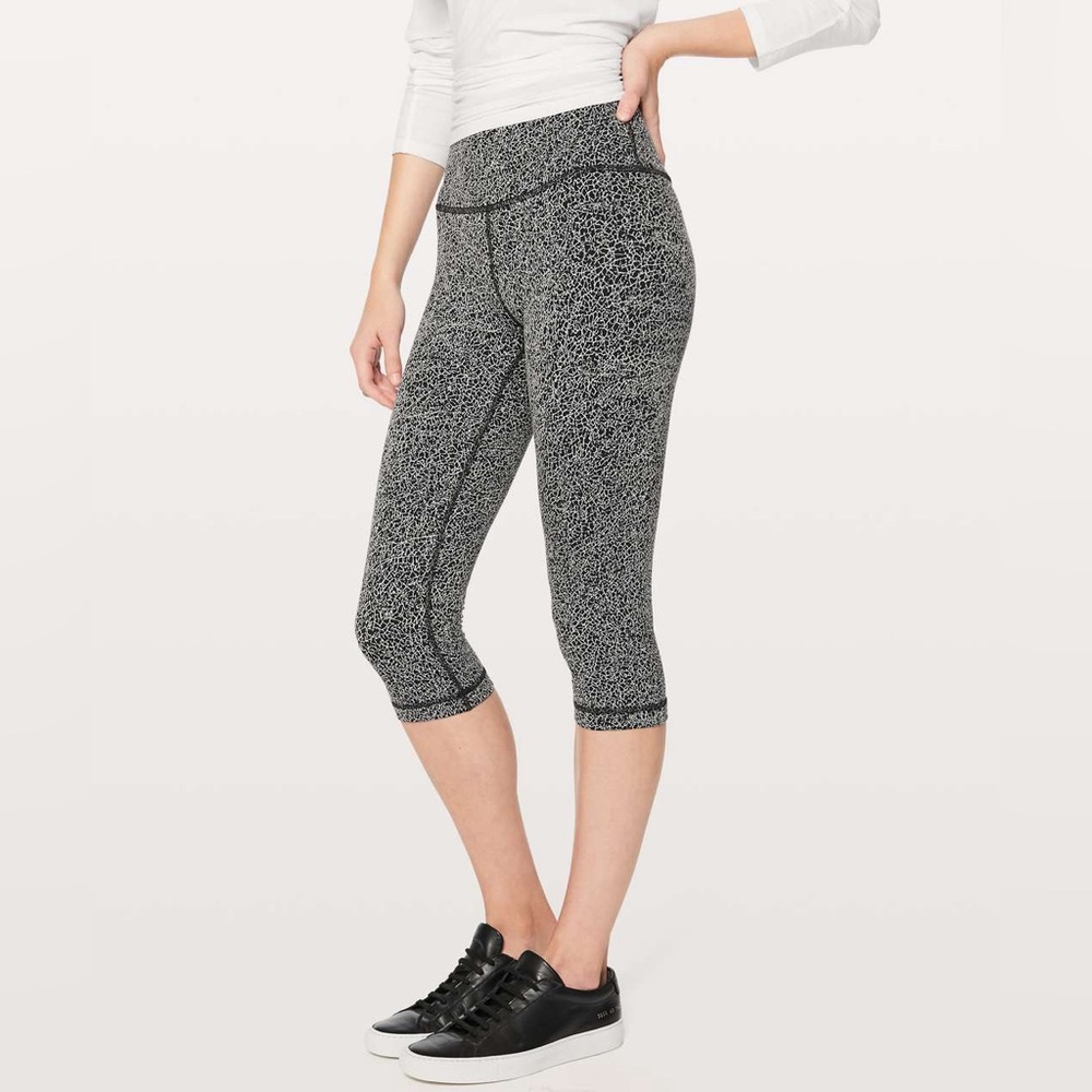 Lululemon Athletica Wunder Under Hi-Rise 1/2 Tight Cropped Legging Black Luon